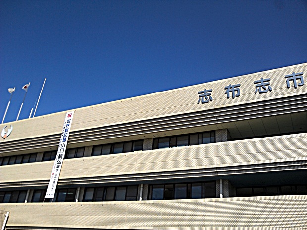 ある都市の市役所は何をするのですか？