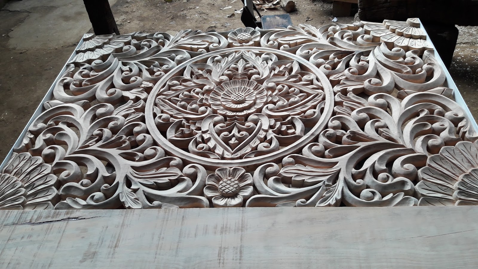 Columnas de Madera Tallada: Columnas de Madera Tallada a Mano y Muebles