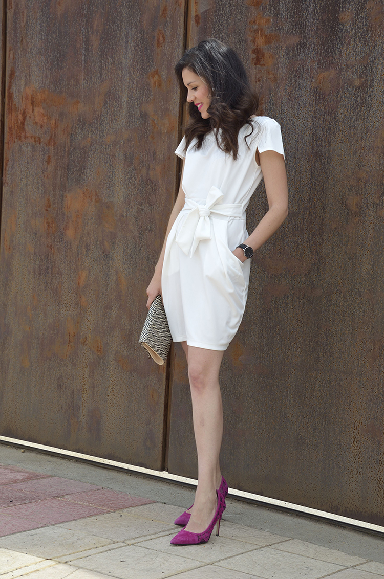 white-dress-fucsia-stilettos-look-vestido-blanco-spring-summer-trends-gallery-outfit