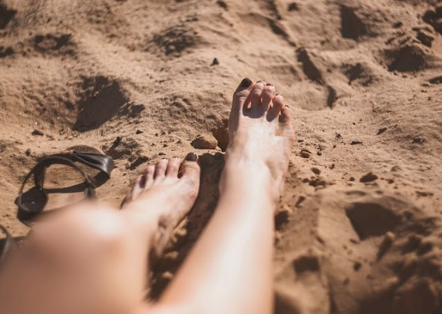 Avoir de jolis pieds à la plage - Blog beauté