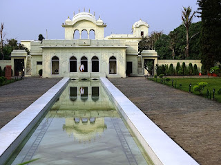 Sheesh Mahal, Pinzore Garden