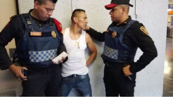Le arranca aretes de oro a mujer en el Metro y es detenido. Le arranca aretes de oro a mujer en el Metro y es detenido.