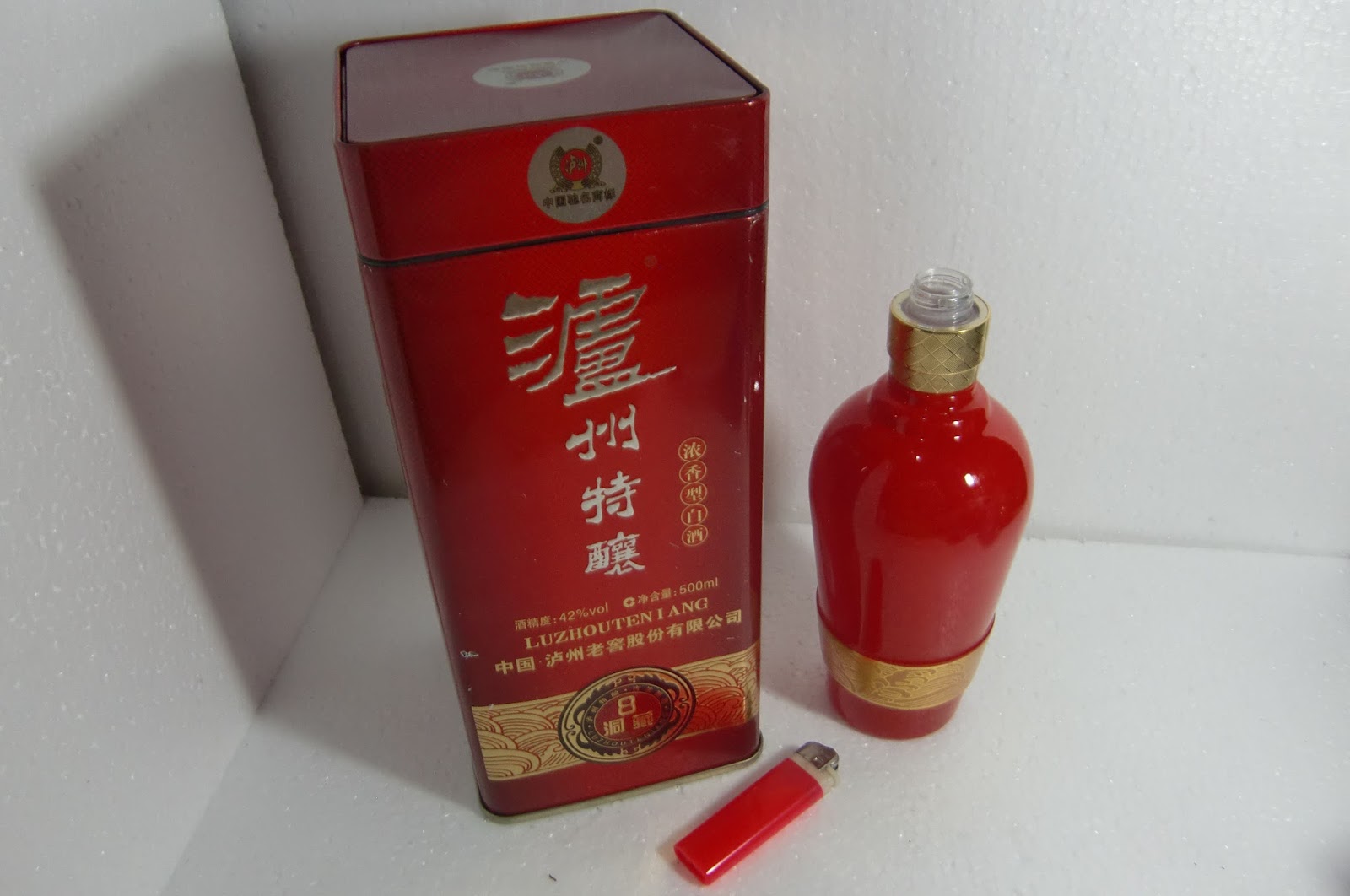 CILEGON ANTIK: Kaleng dan Botol Merah Minuman LUZHOUTEN I ANG