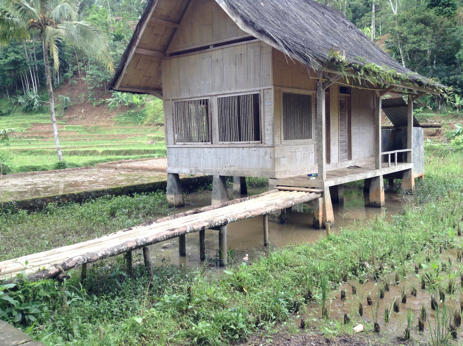 Komunikasi Antarbudaya: Alam Budaya Kampung Naga
