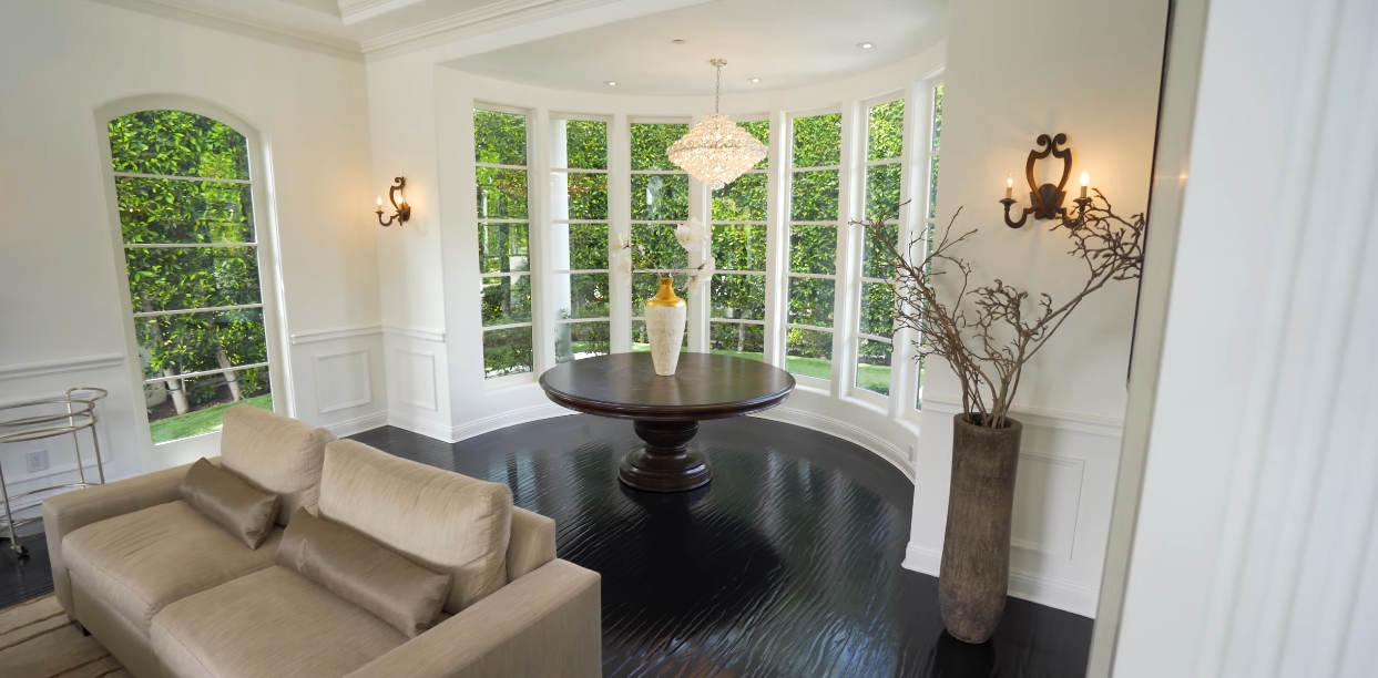 27 Interior Design Photos vs. Tour 1124 Marilyn Dr, Beverly Hills, CA