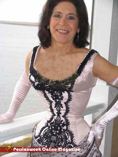 Funny The World s Thinnest Waist Woman funny-the-world-s-thinnest-waist-woman