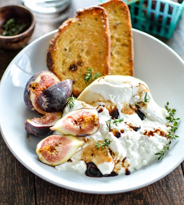 BURRATA WITH FRESH FIGS AND CRISPY BREAD BURRATA WITH FRESH FIGS AND CRISPY BREAD