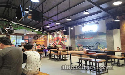 What's Up Cafe Kawasan Megamas Manado