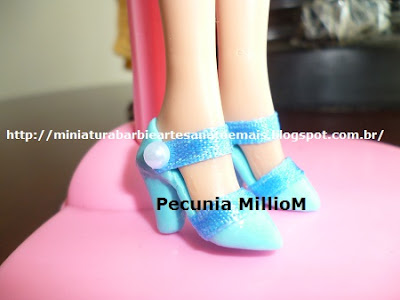 Sapatinhos de Biscuit Com Botãozinho Para Boneca Barbie Por Pecunia MillioM
