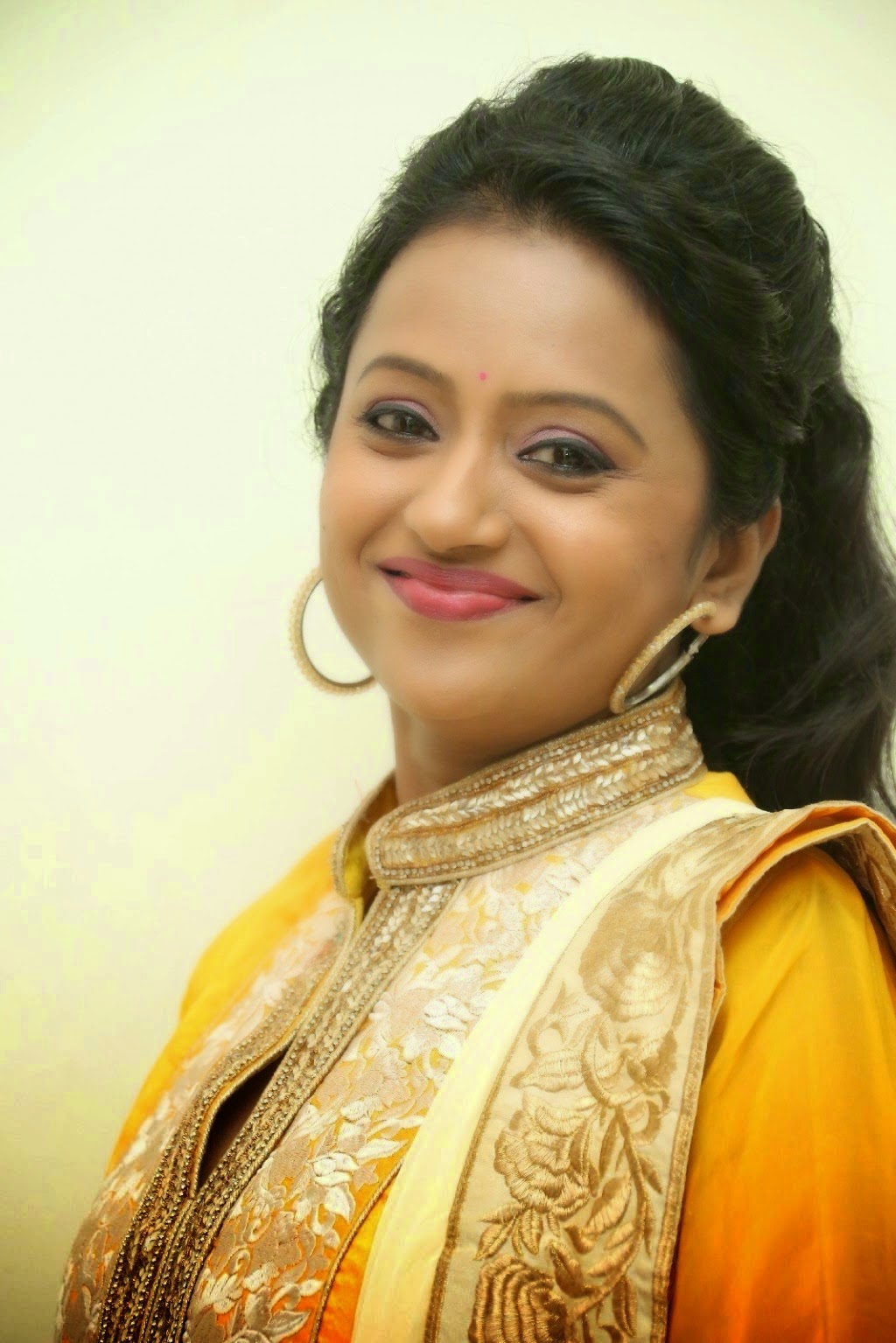 Anchor Suma Latest Photos Cine Gallery Home of Bollywood, Tollywood