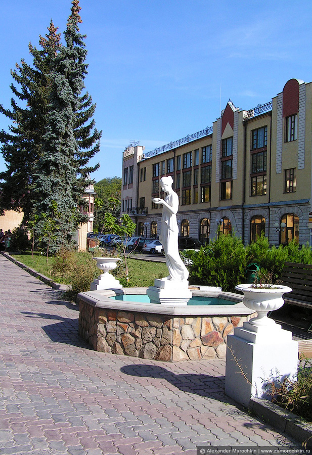 Скульптура на проспекте Кирова в Пятигорске