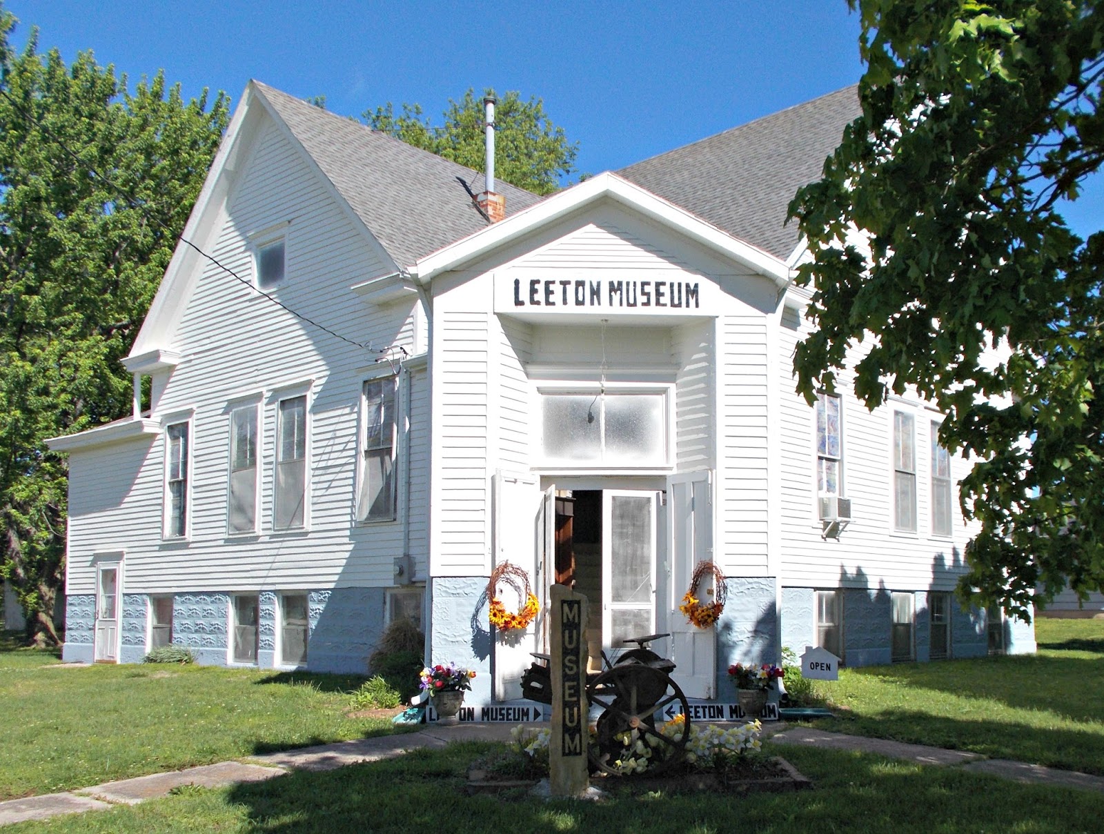 SHOW ME Johnson County West Central Missouri History Leeton Museum