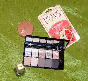 Peaches & Blush beauty blog Giveaway