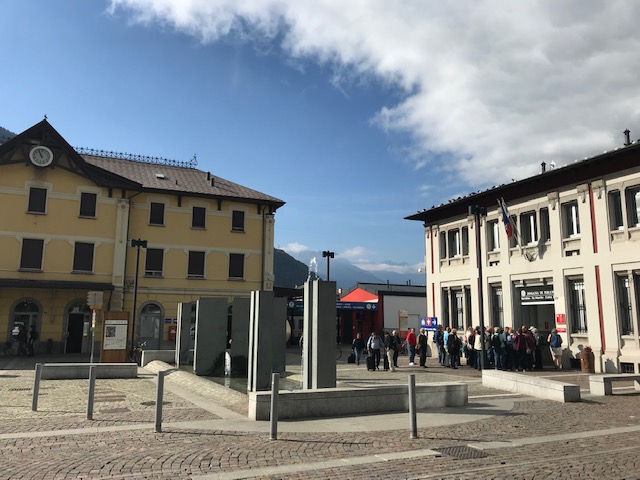 女一人旅で乗換えが心配でしたが、ティラーノのイタリア鉄道とスイス鉄道の駅は隣同士で乗り換えも簡単でした