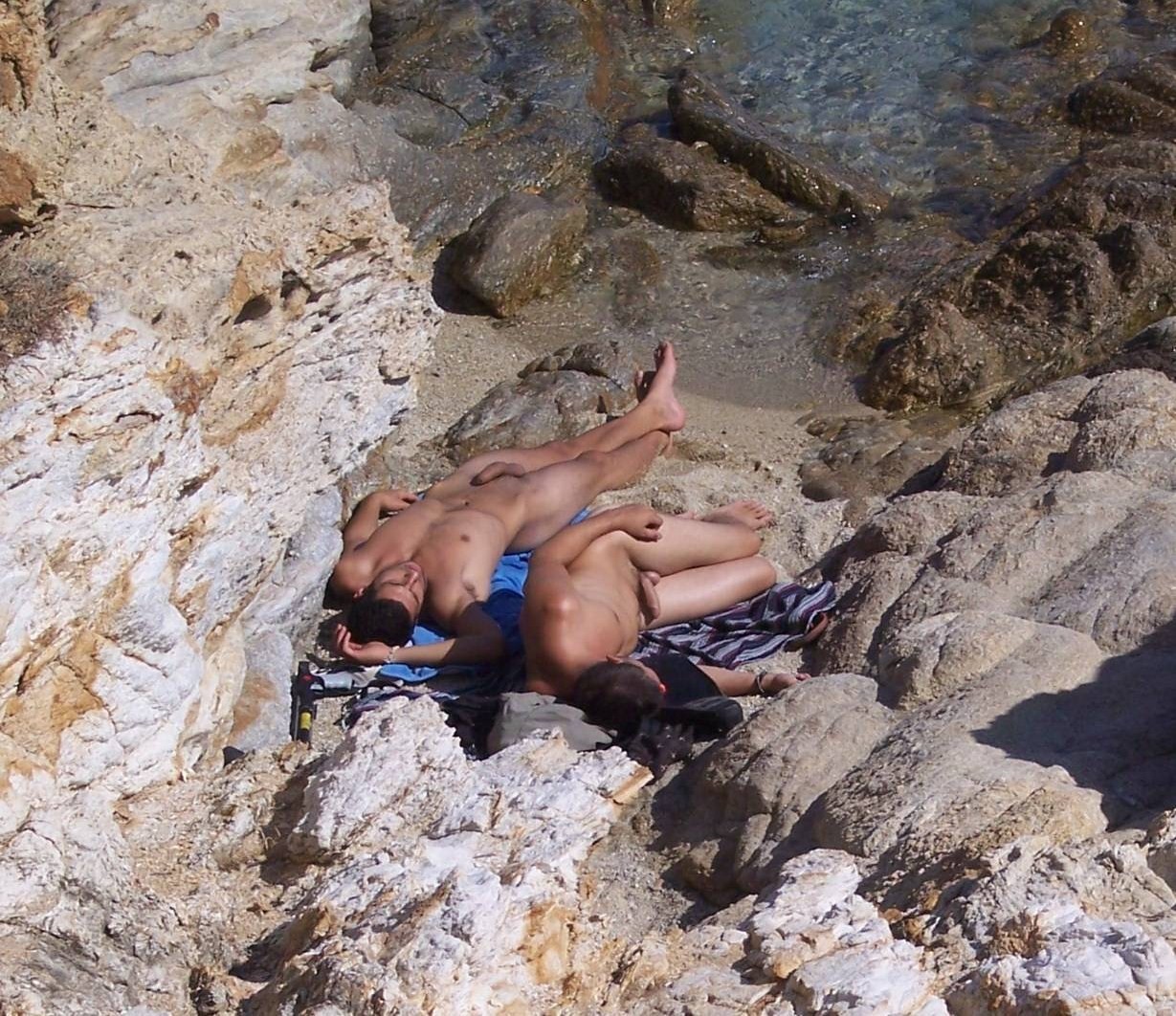 1229px x 1062px - Spy Cam Dude: Nude beach boners!