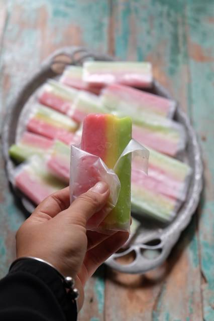 Es Gabus Pelangi / Es Wadai / Es Roti / Es Kue by Fridajoincoffee