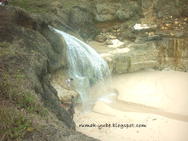 jalan-jalan ke pacitan pantai banyutibo pacitan