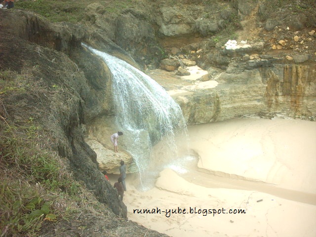 pantai banyutibo pacitan