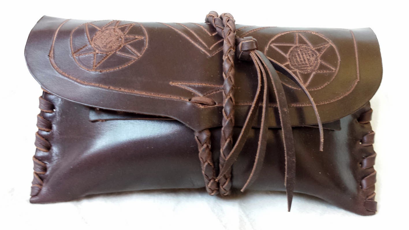 Artesania en cuero Funda tabaco de liar (buho)