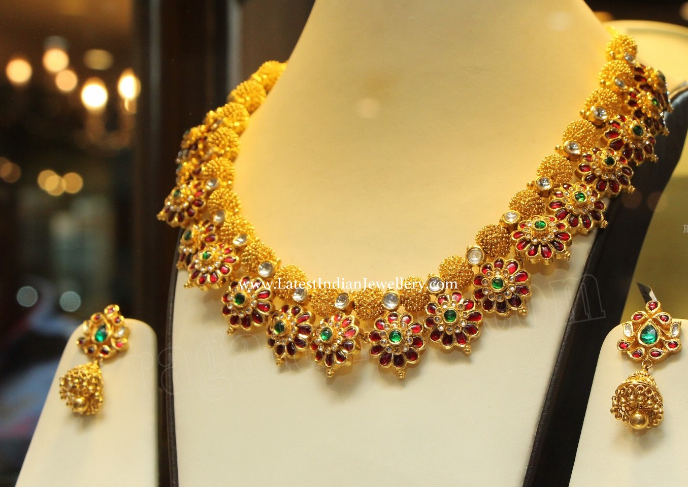 Floral Pattern Kundan Gold Necklace