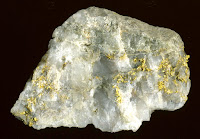 ouro nativo no quartzo