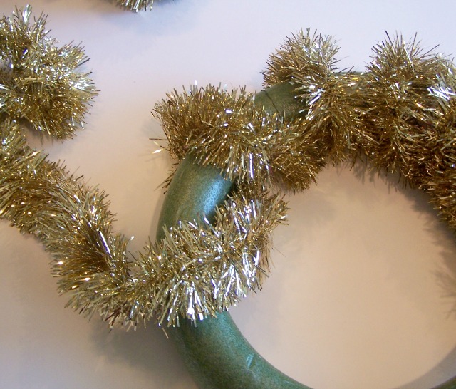 simply wrap the garland to create a wreath