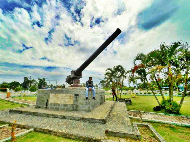 Meriam Honisuit, Spot Foto Favorit dan Bersejarah - SUNFLOWORDS