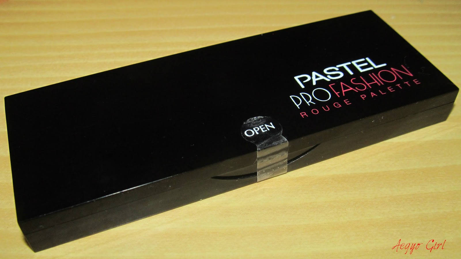 The Beauty Sweet Spot REVIEW Pastel Profashion Rouge Palette No.3