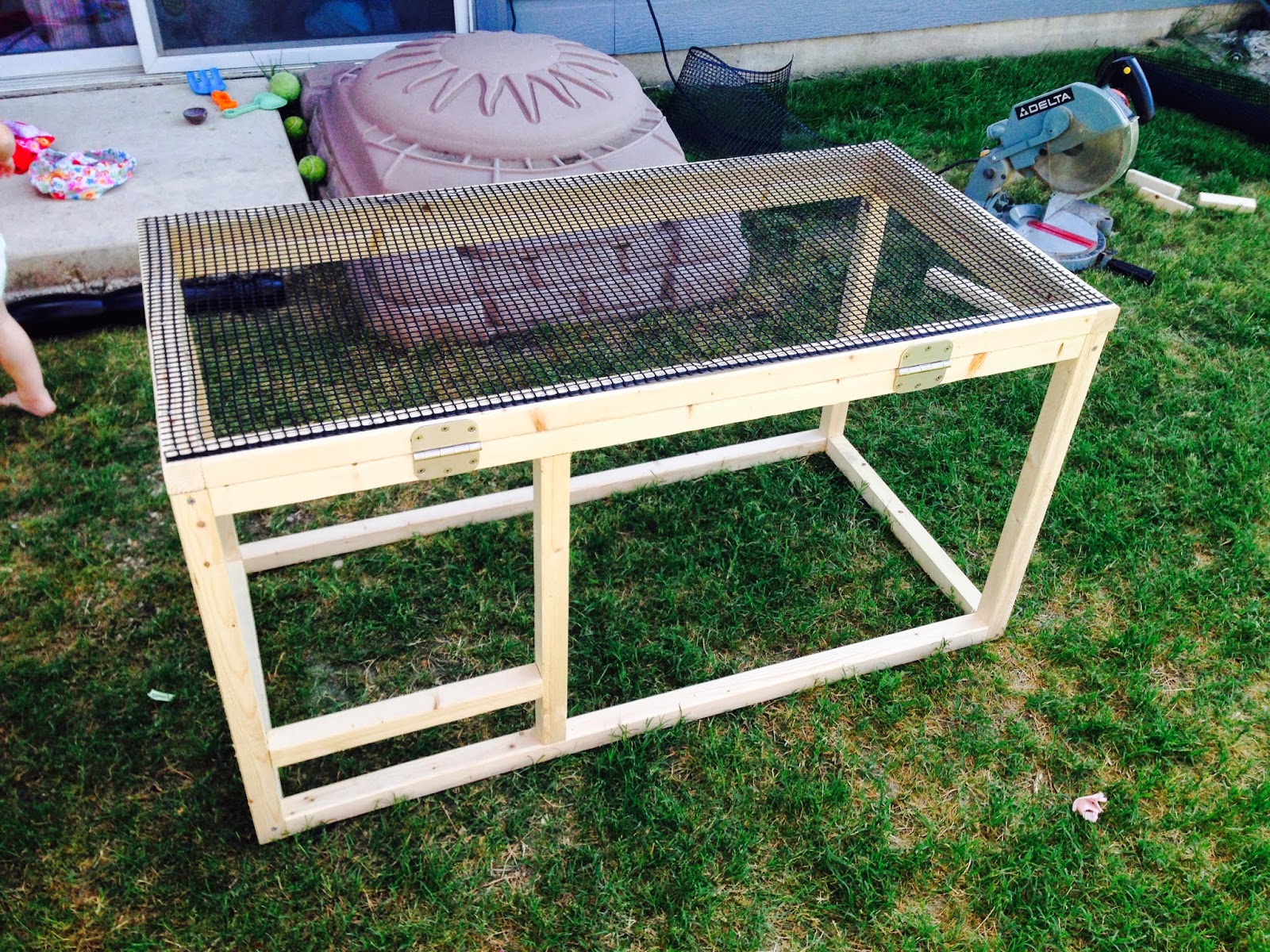 Glued To Glory Duck Hutch Tutorial