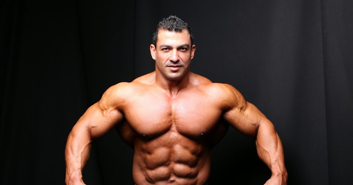 Bodybuilderin Mosen Brustwarzen Kuessen