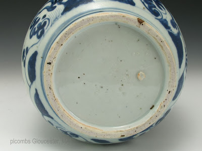 <img src="Chinese Ming fish jar.jpg" alt="blue and white porcelain jar with fish footrim">
