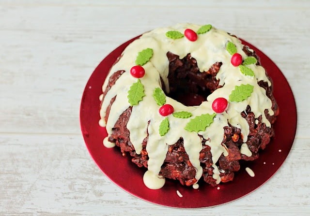 Christmas No Bake Chocolate Wreath Cake. Crumbled biscuits, nuts and dried fruit in melted chocolate! The perfect centrepiece. GoodfoodShared.blogspot.com  
