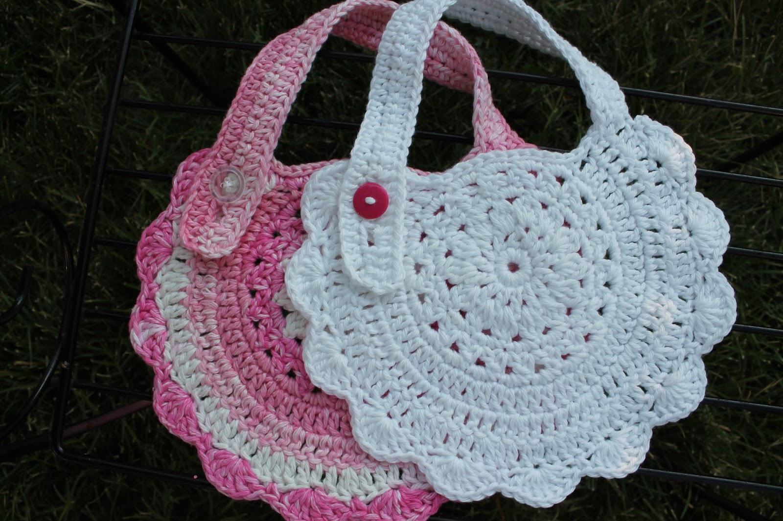 Mi Casa: Crochet Baby Bibs