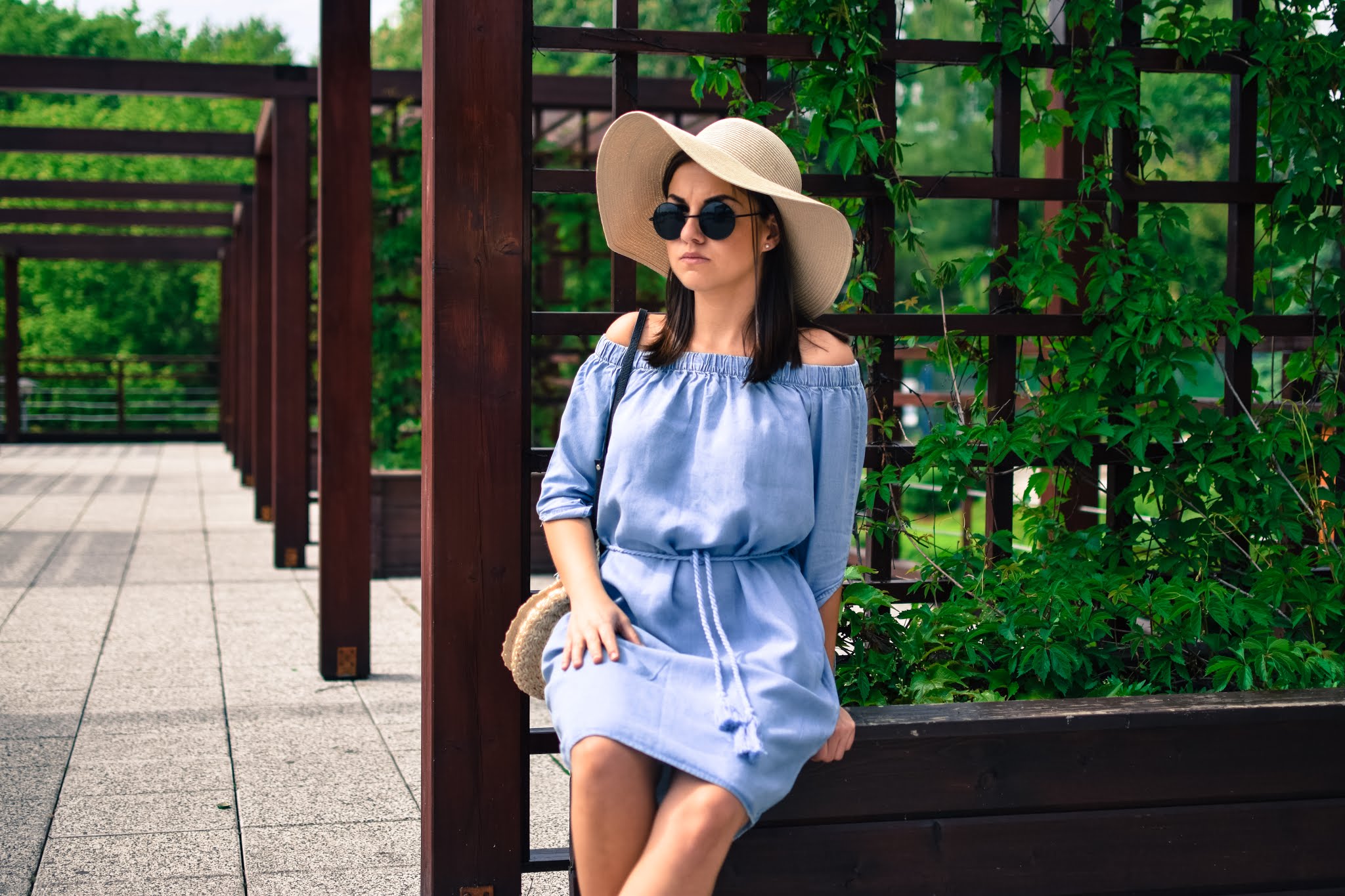 HISZPANKA I SŁOMKOWY KAPELUSZ