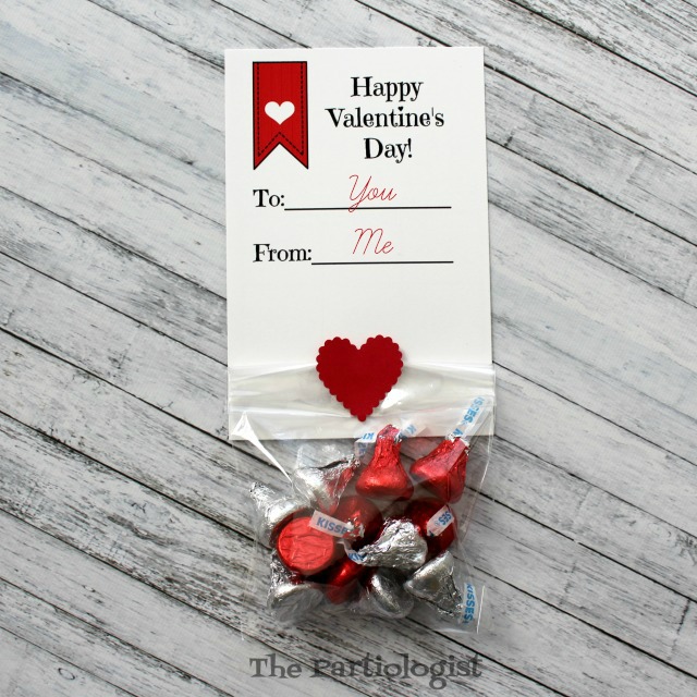 The Partiologist: Hugs & Kisses Tic Tac Toe!