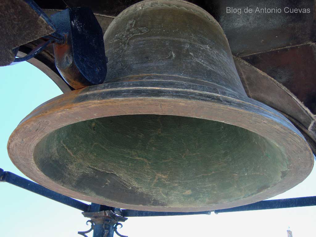 Campana del reloj de torre Losada. Morón