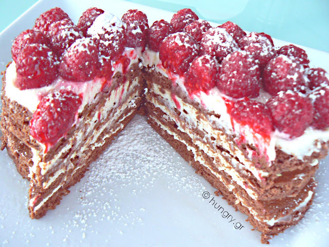 Strawberry and Raspberry Trifle / Dessert for Lovers