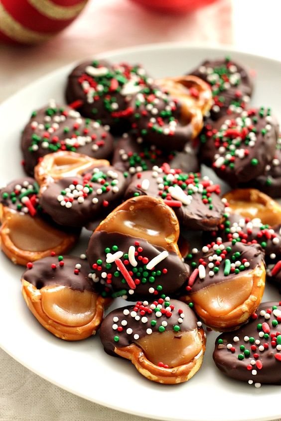 Easy Christmas Chocolate Caramel Pretzel Bites - Easy Christmas Desserts