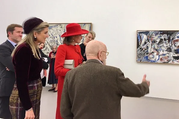 Queen Maxima and Queen Mathilde meet artist Pierre Alechinsky