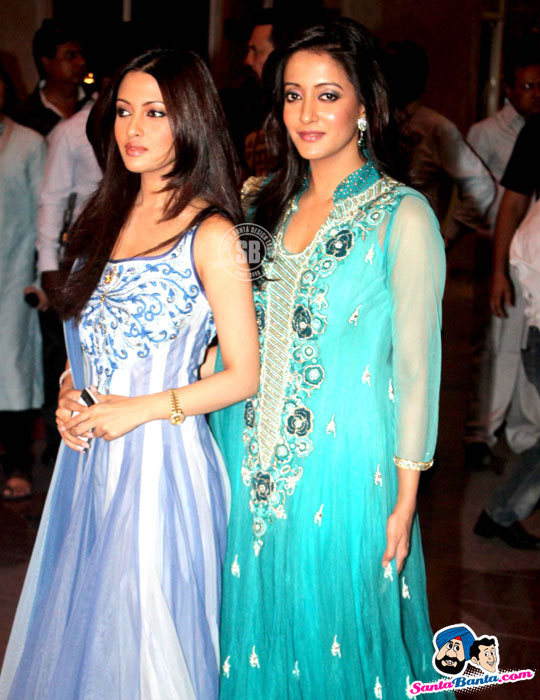 Riya Sen and Raima Sen at Esha Deol Sangeet Ceremony - (2) - Esha Deol Sangeet Ceremony Pics