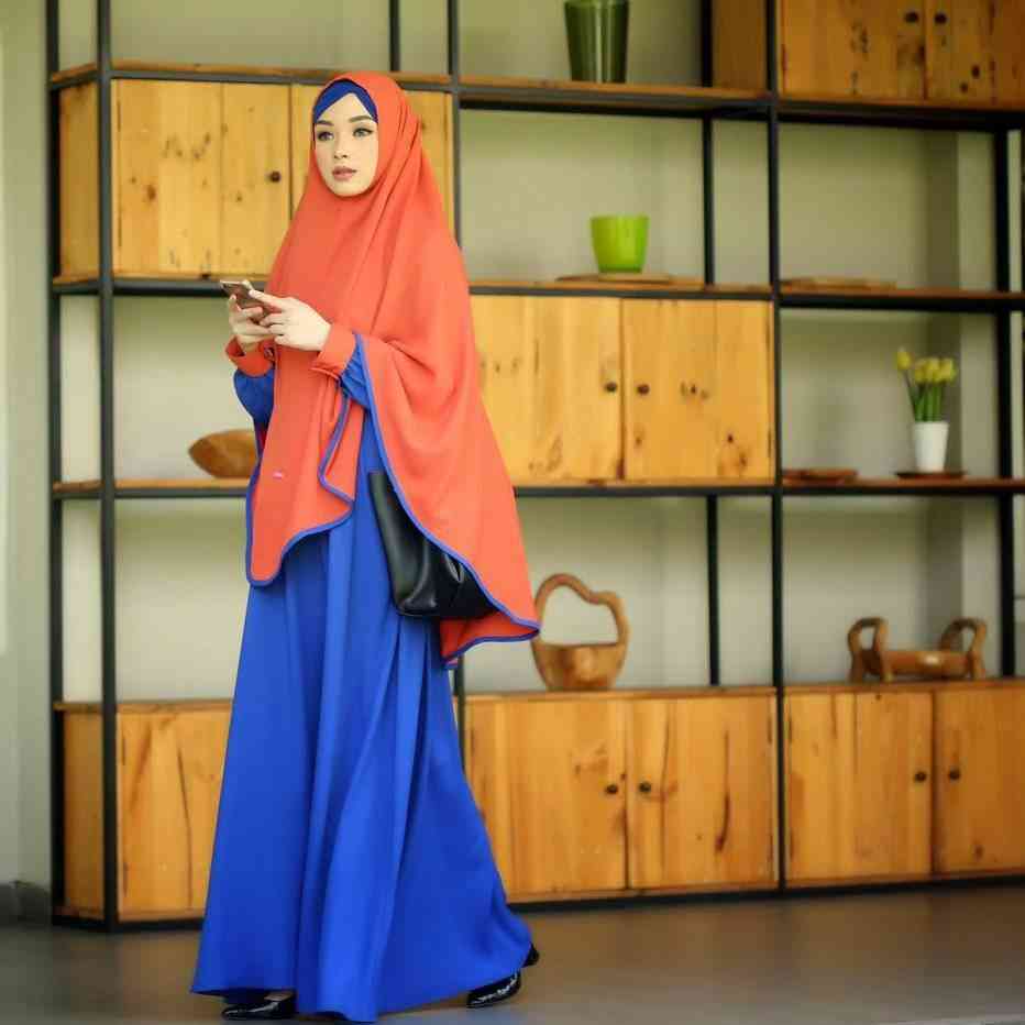 Pilihan Kombinasi Warna Gamis Konstras