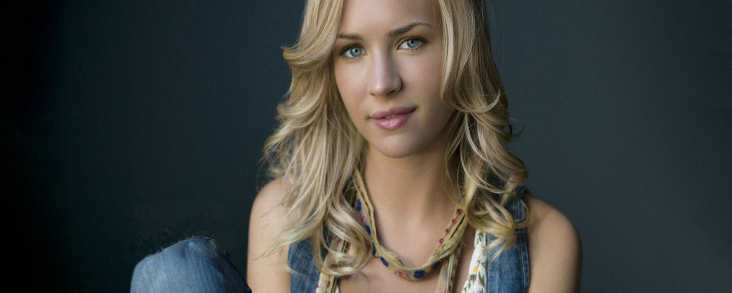 Britt Robertson HD Images and Wallpapers Britt Robertson HD Images and Wallpapers