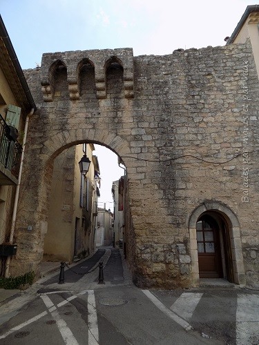 Porte de Loupian
