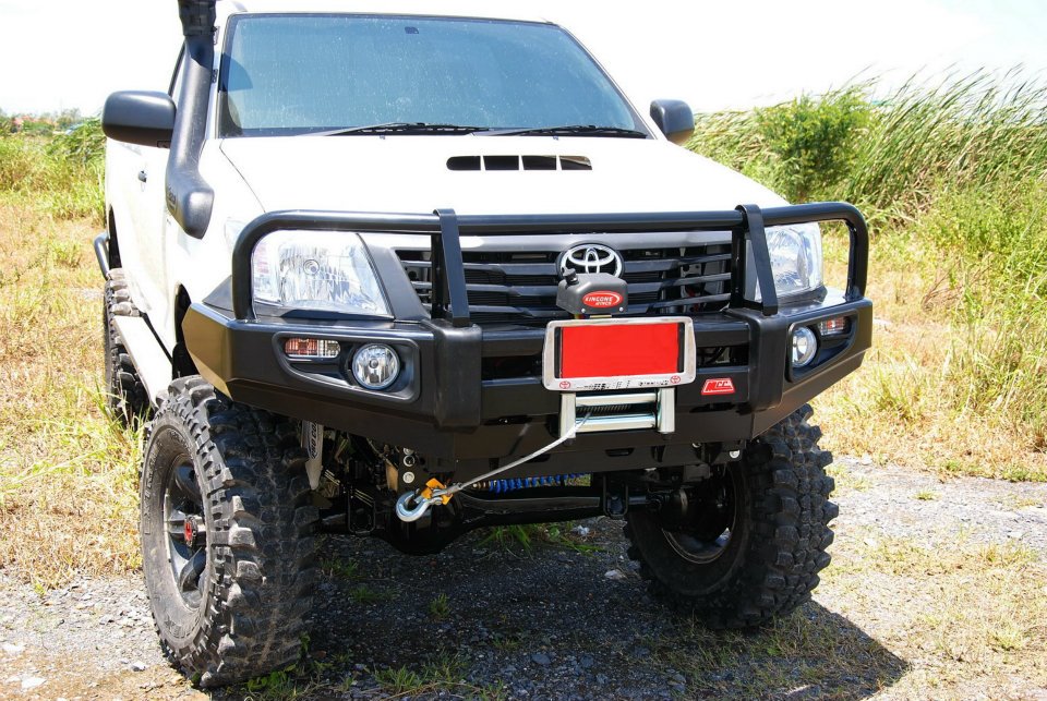 Outdoor Auto Bull Bars, Roof Racks, Rear Hilux Bars