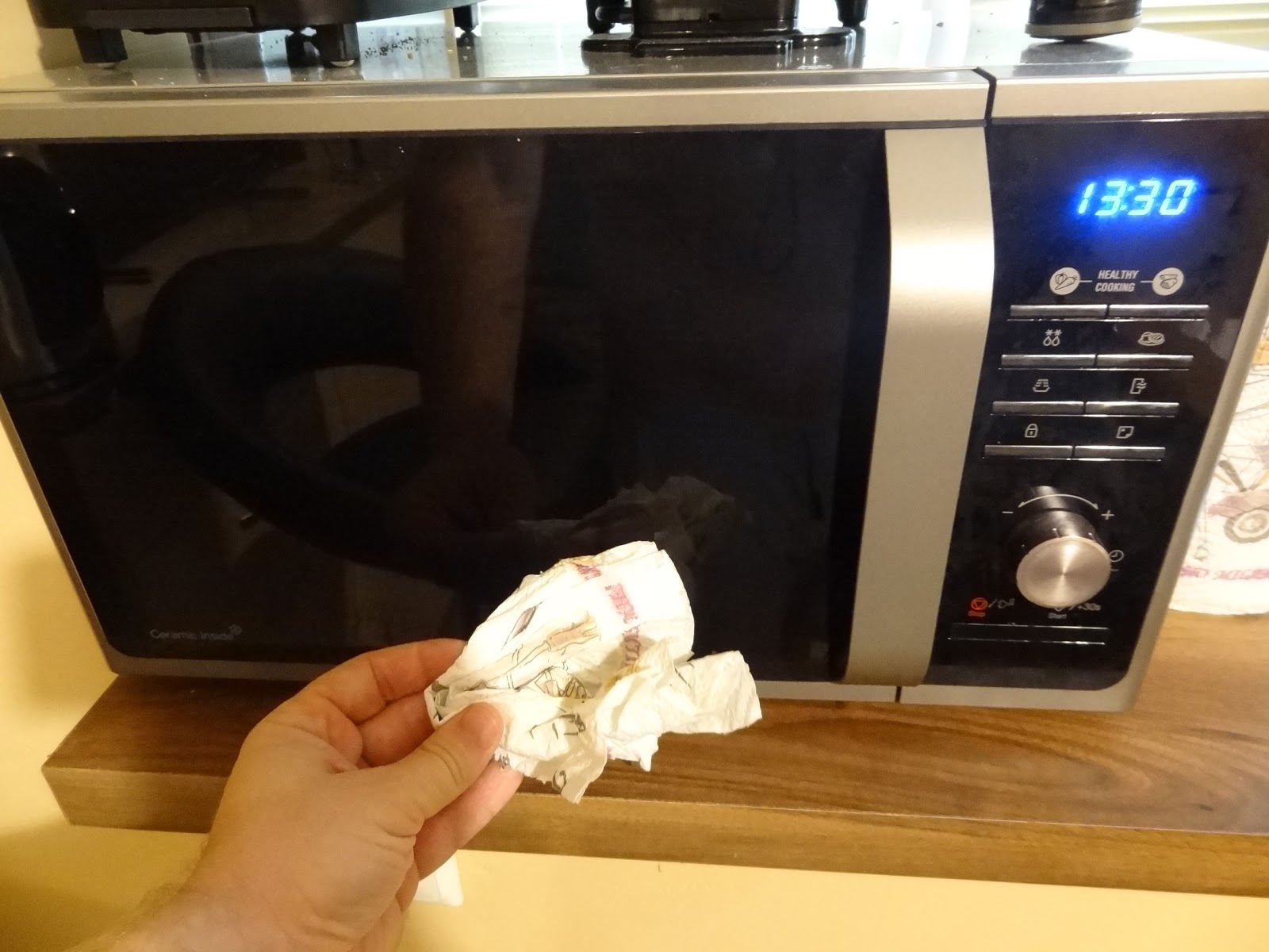 How to clean microwave in 3 easy steps