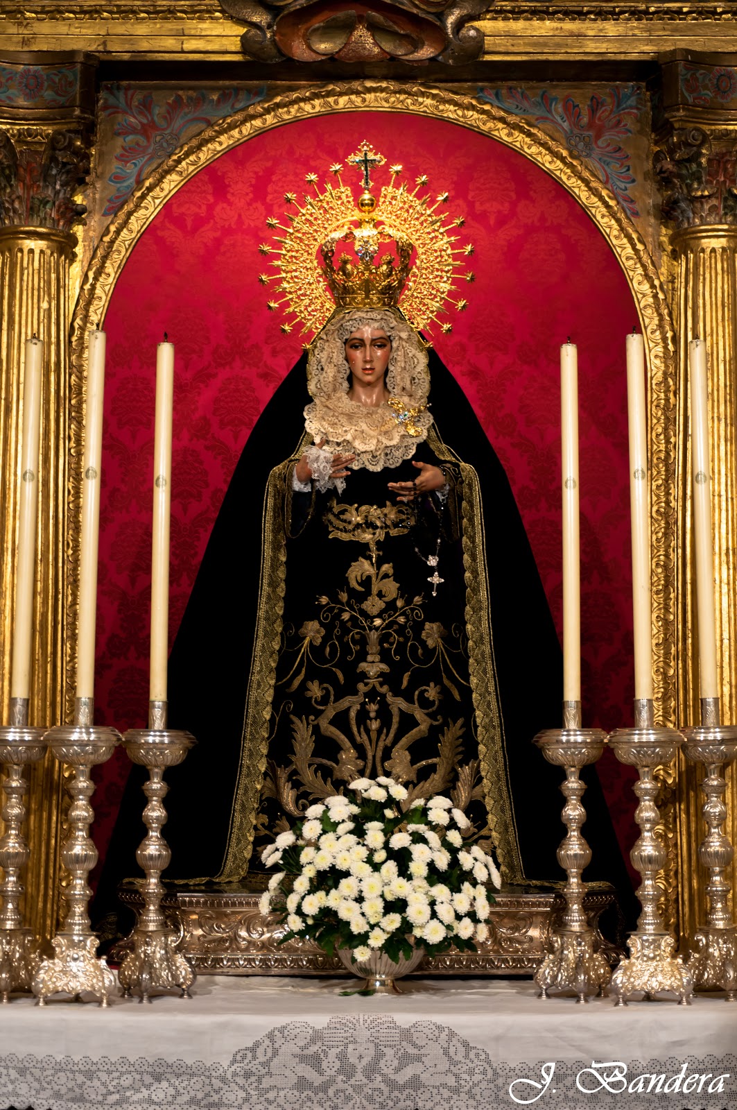 Las Fotografías de Bandera La Virgen de la Esperanza Macarena de Madrid