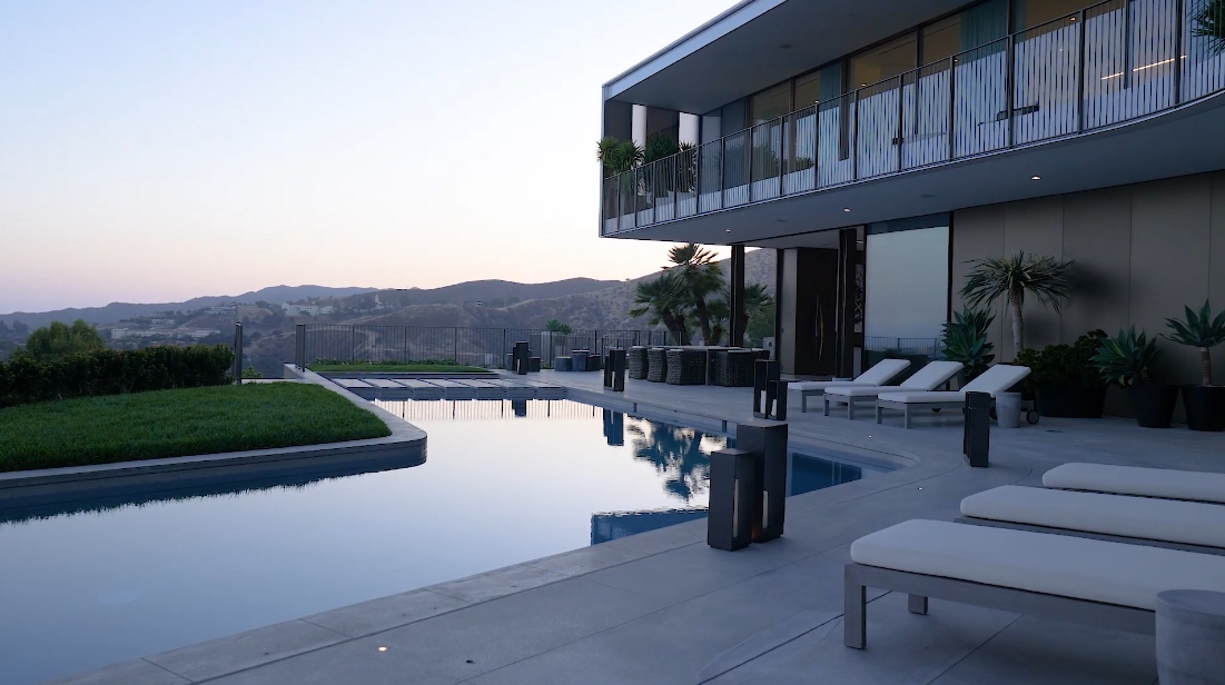 31 Interior Design Photos vs. Tour 11490 Orum Rd, Los Angeles, CA