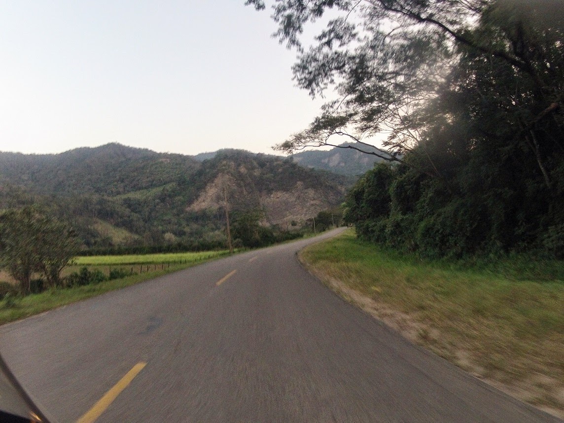 Belas montanhas ao pé da serra.