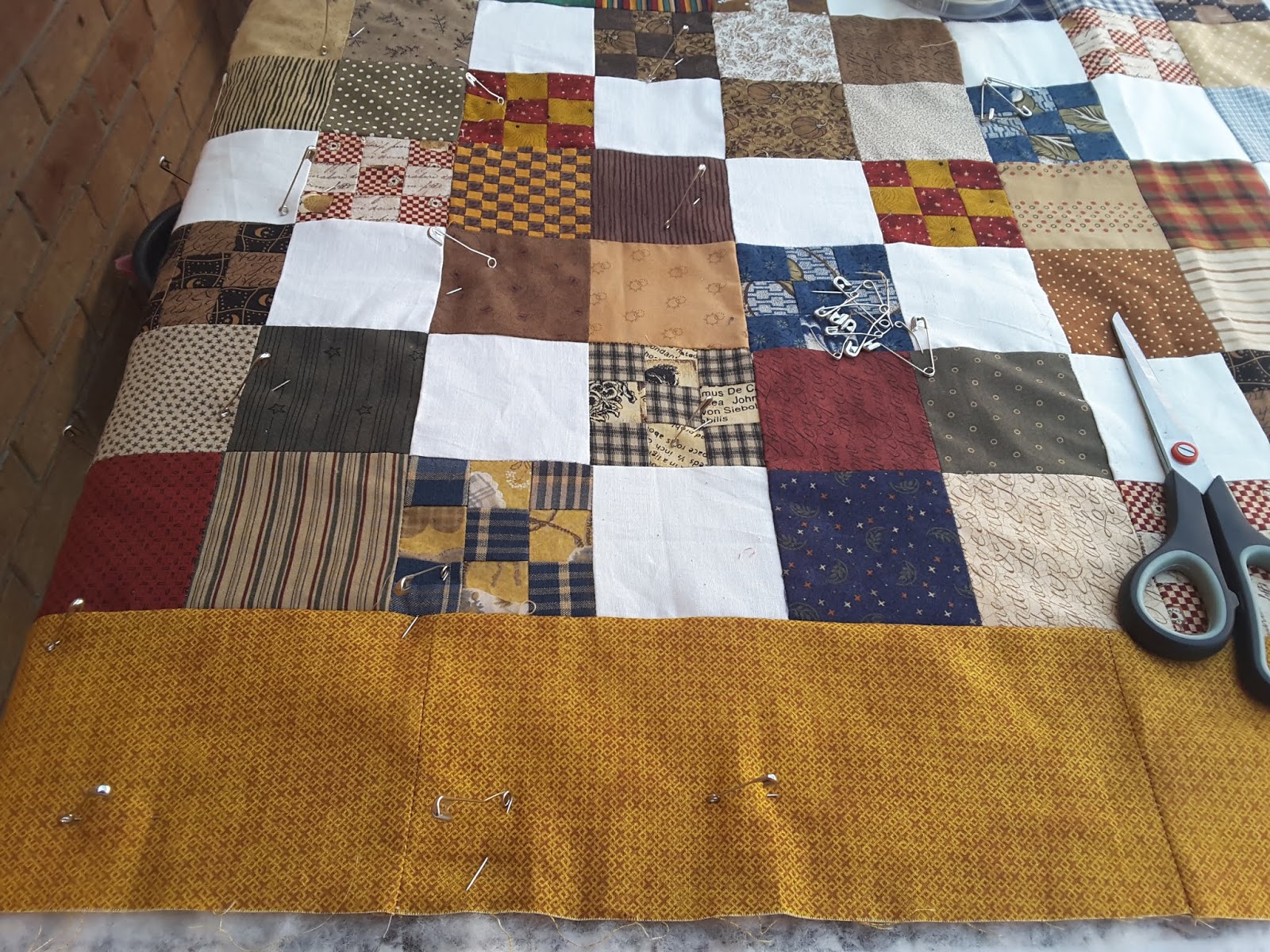 Oz Comfort Quilts. Pin Basting Quilt Tops Easily.