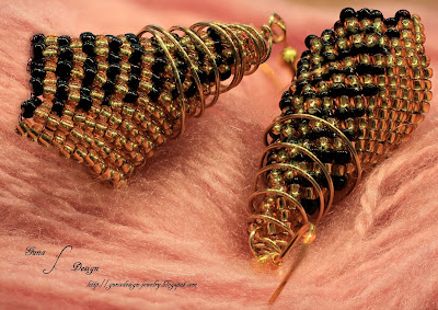Peyote Stitch Earrings with Wrapped Wire made by Gunadesign